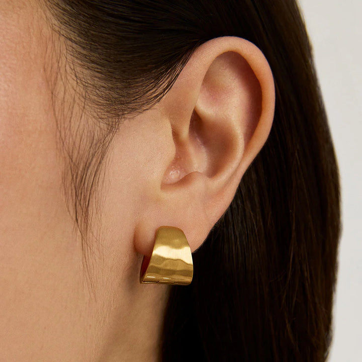 EARRINGS MARA HUGGIE HOOPS
