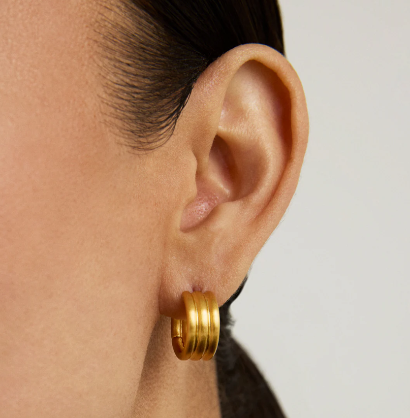 EARRINGS LINEAR MINI HUGGIES GOLD #75741