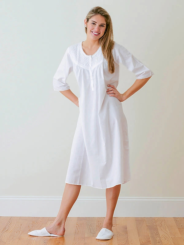 NIGHTGOWN WHITE SMOCKING & LACE