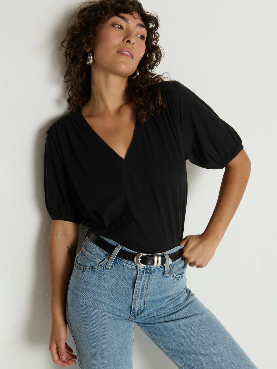 TEE SHIRRED SHOULDER TOP