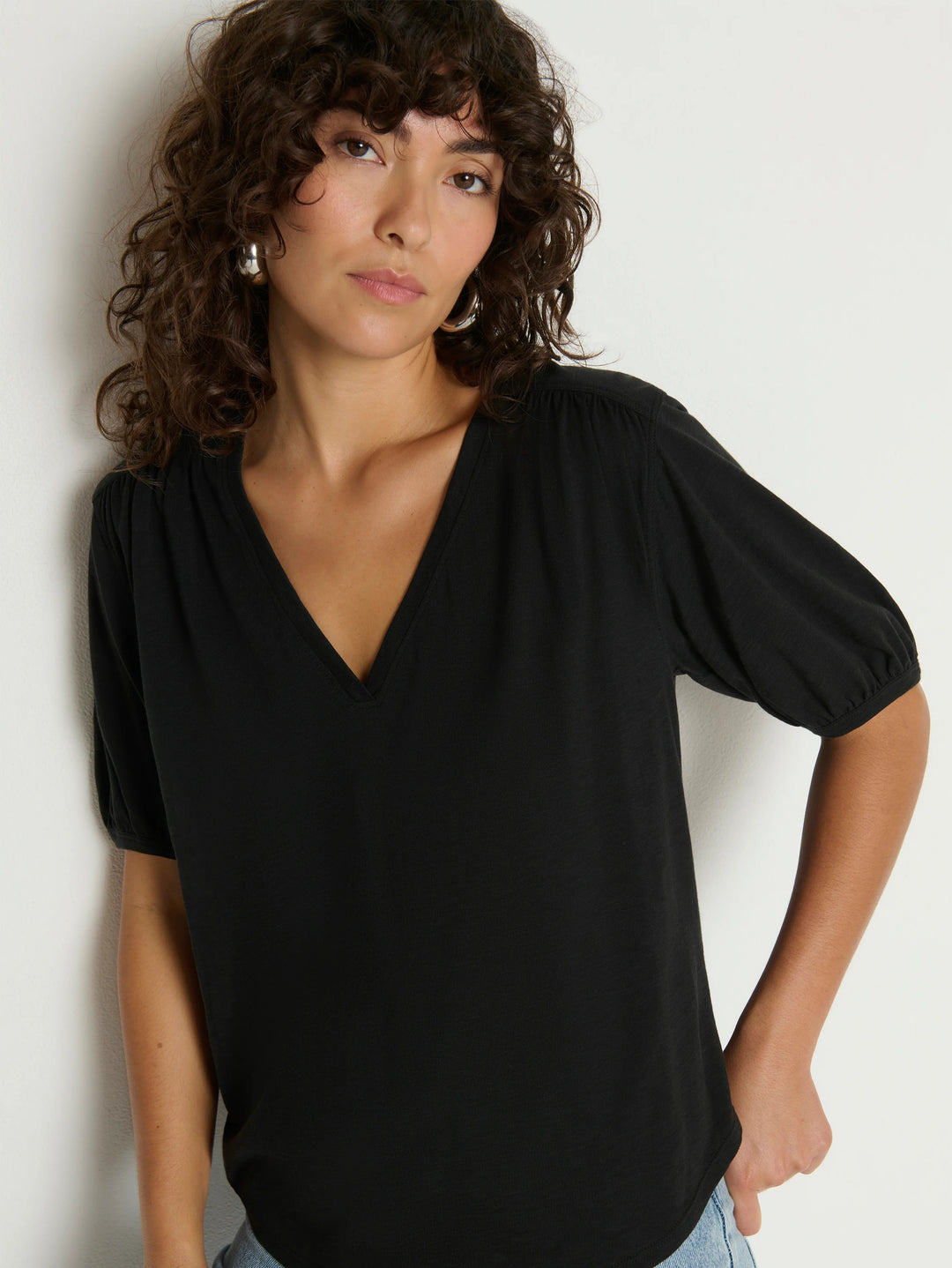 TEE SHIRRED SHOULDER TOP