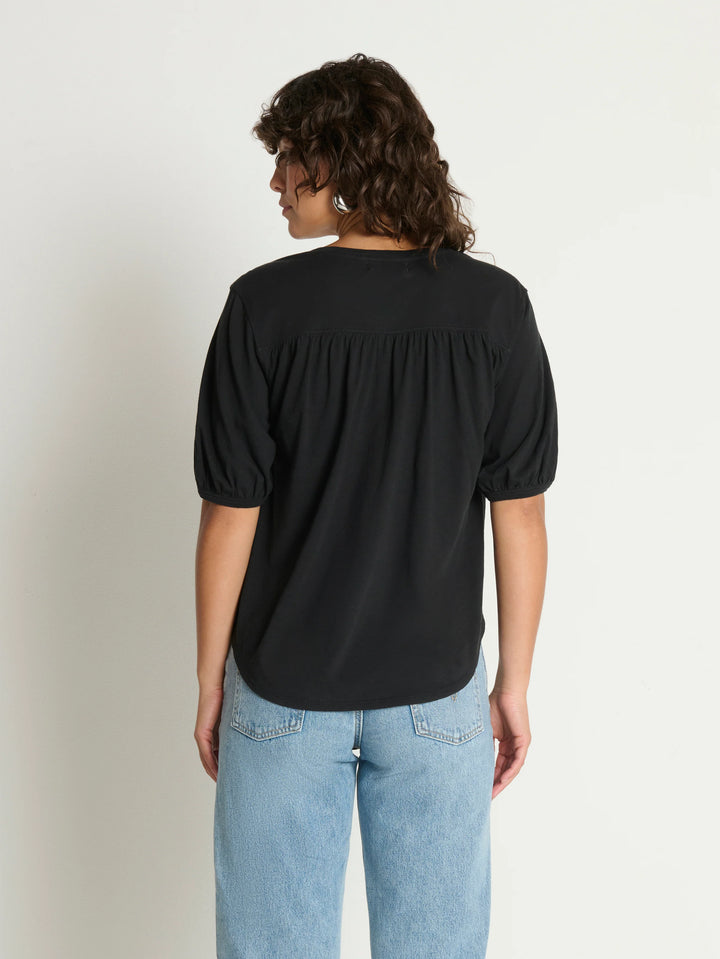 TEE SHIRRED SHOULDER TOP