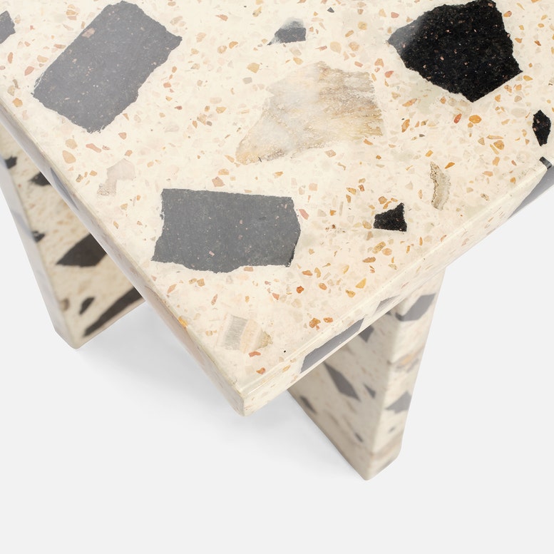 ISOLDE DRINK TABLE