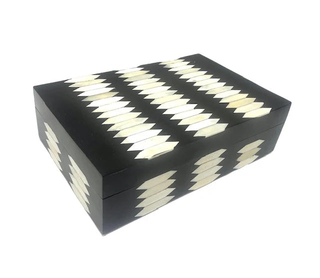 BOX BLACK W/ WHITE ARROWS