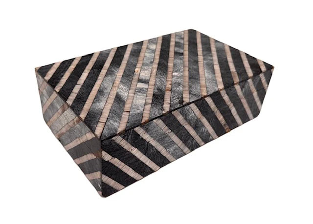BOX CHEVRON ARROW BLACK & GRAY