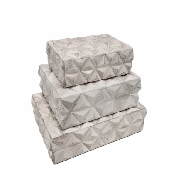 BOX WHITE 3D TRIANGLE