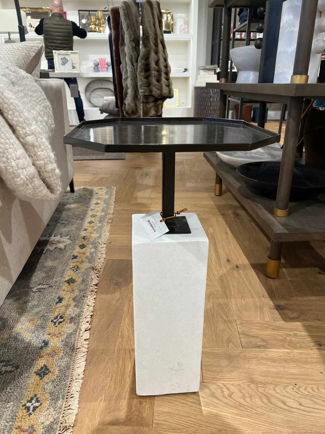 TABLE SIDE IRON TOP CARRARA BASE #52632