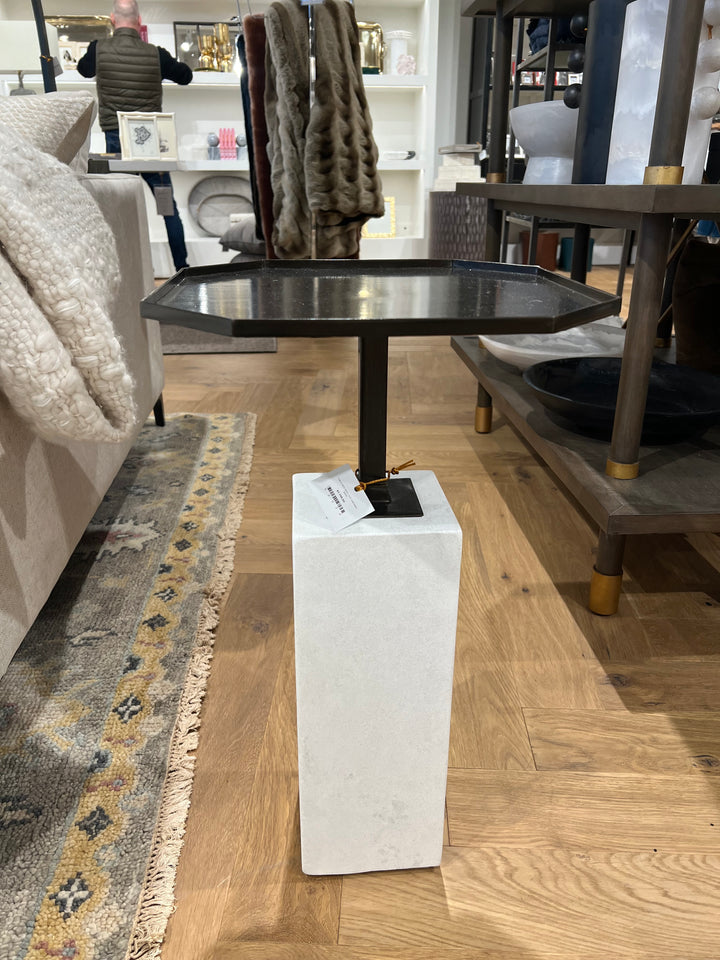 TABLE SIDE IRON TOP CARRARA BASE #52632