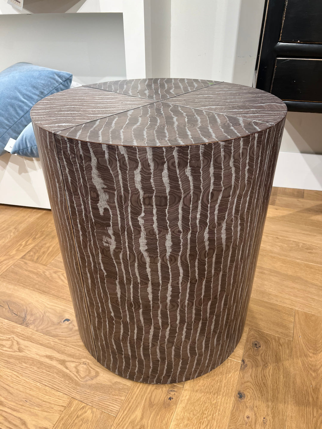 SIDE TABLE PLATINUM WOODGRAIN (NRD) #55641