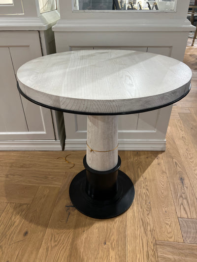 END TABLE ROUND GREY STAINED OAK WITH NATURAL IRON