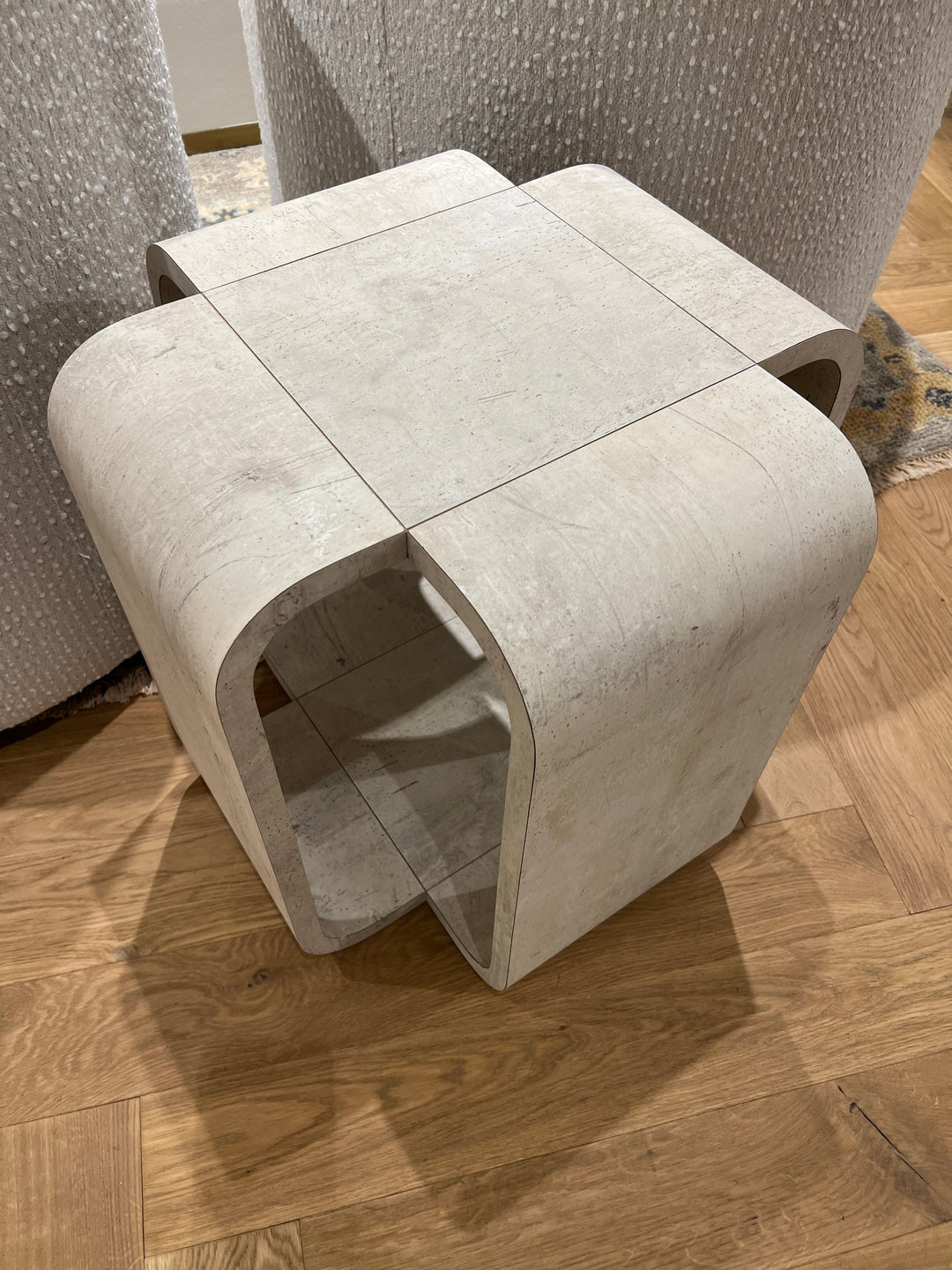 END TABLE SQUARE WITH CURVED CORNERS #58828