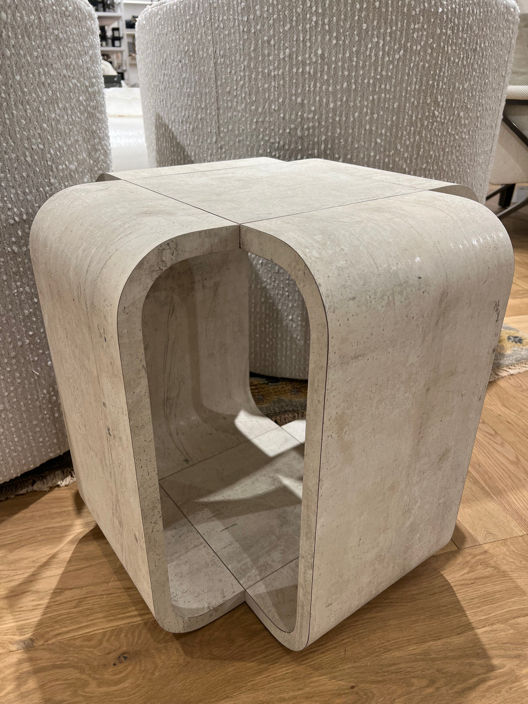 END TABLE SQUARE WITH CURVED CORNERS #58828