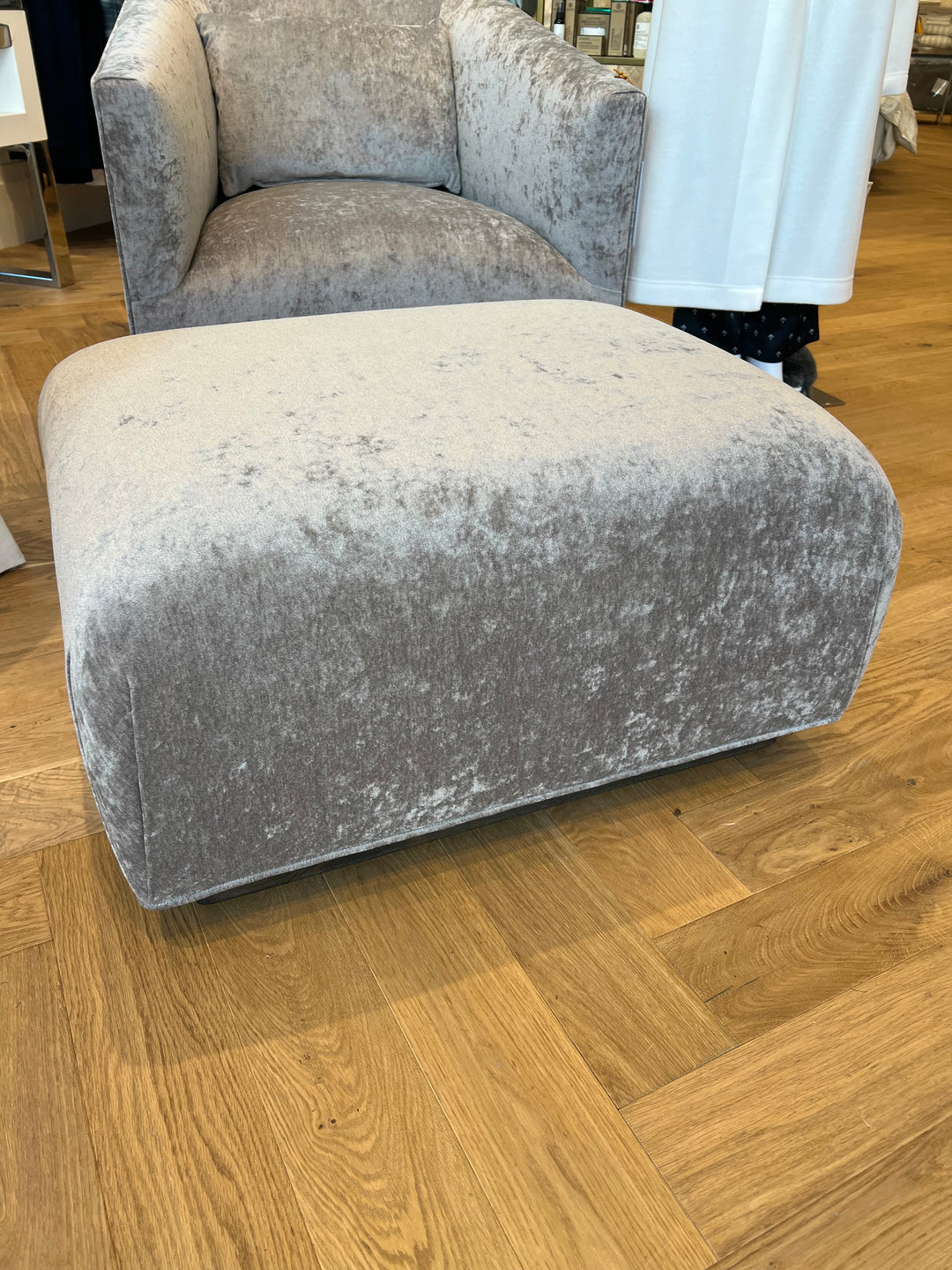 CHAIR SWIVEL & OTTOMAN SIA IN CAPRI STONE #69124