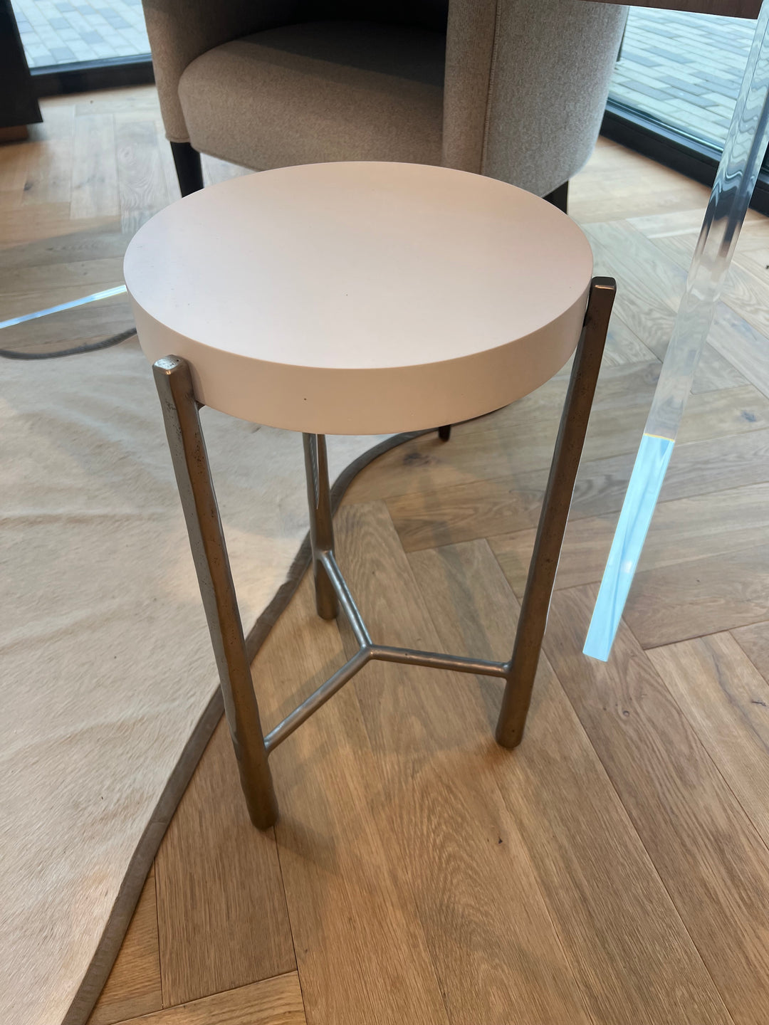 ACCENT TABLE ROUND STONE TOP TEXTURED METAL LEGS #71781