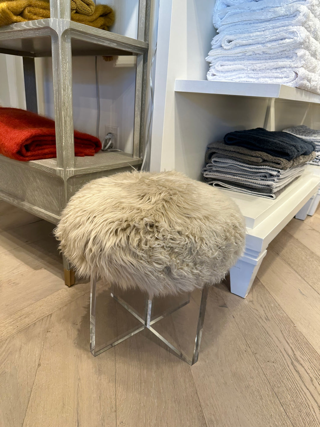 STOOL LAMBSKIN #60861 (NRD)