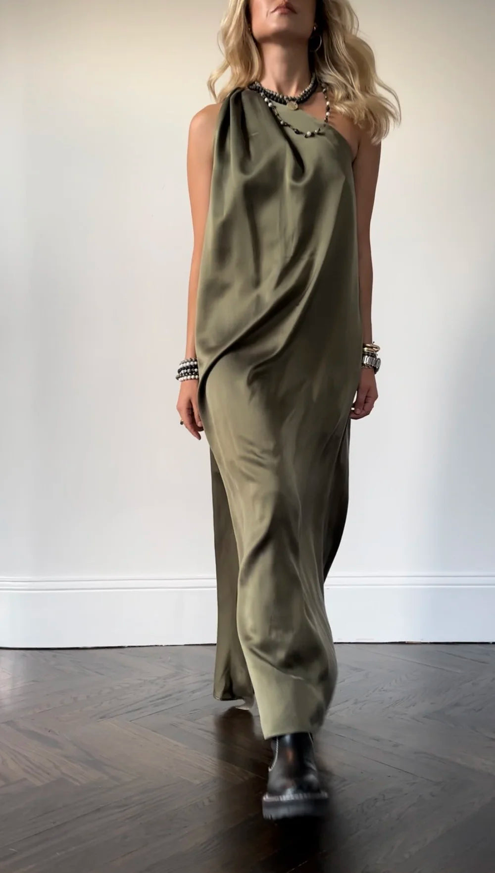 DRESS PAIX ONE SHOULDER TWISTED ARM OLIVE