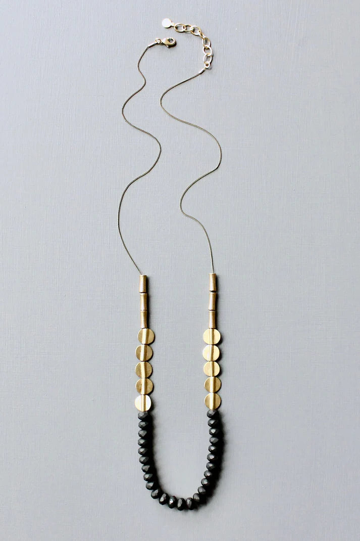 NECKLACE BLACK & BRASS LONG BEADED