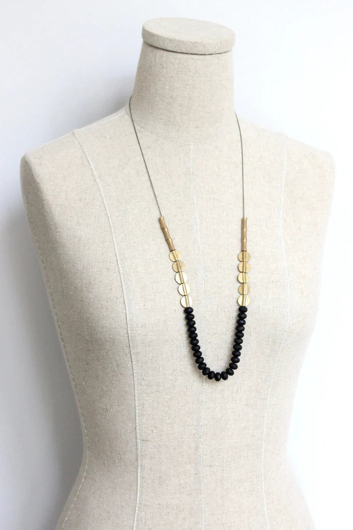 NECKLACE BLACK & BRASS LONG BEADED