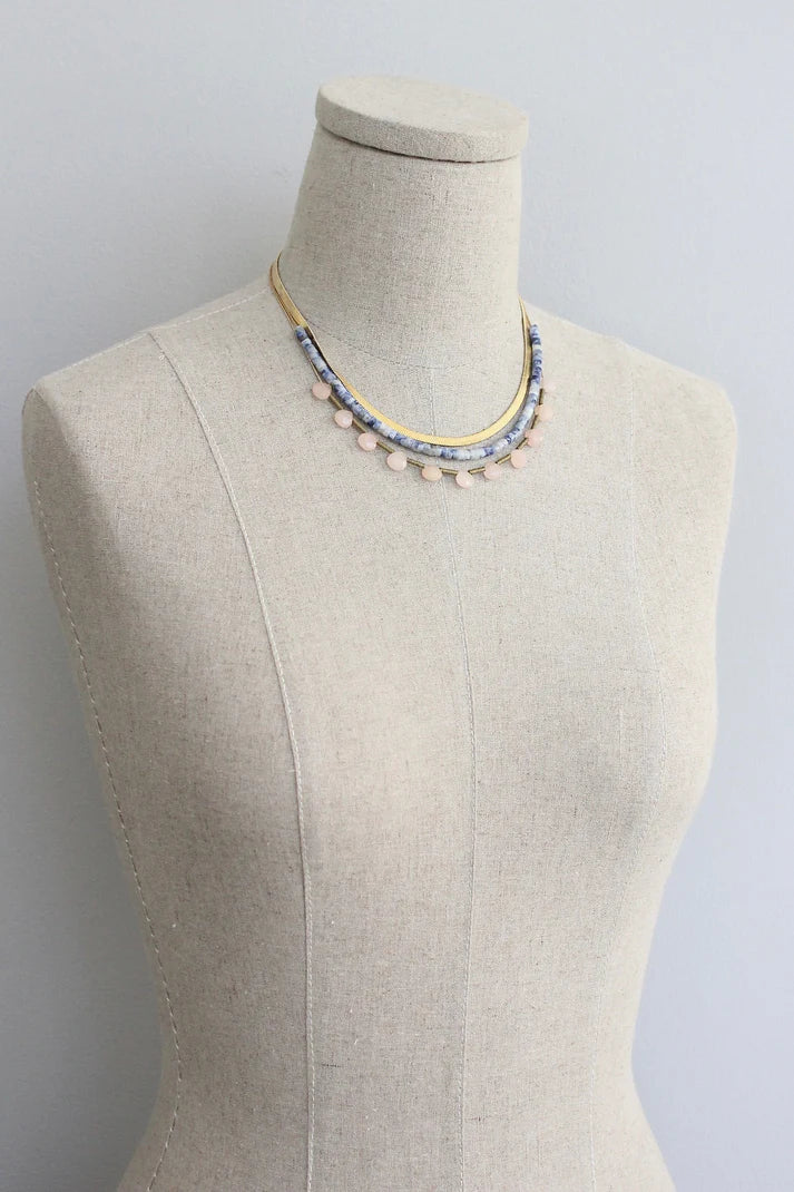 NECKLACE HERRINGBONE SODALLITE & PEACH