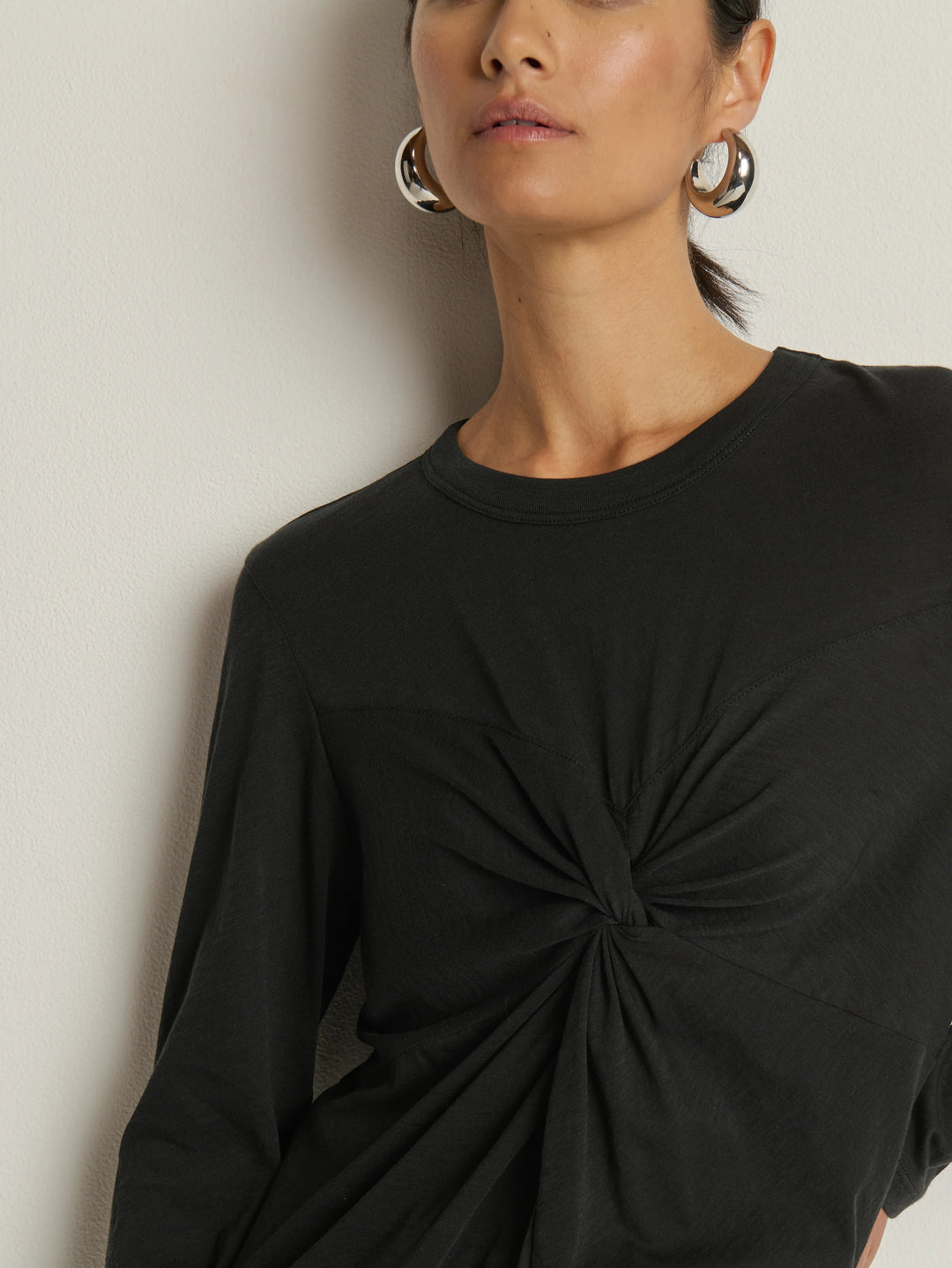 TEE TWIST FRONT JET BLACK