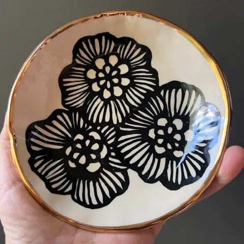 JEWELRY DISH BLACK WHITE FLOWERS GOLD TRIM 5"