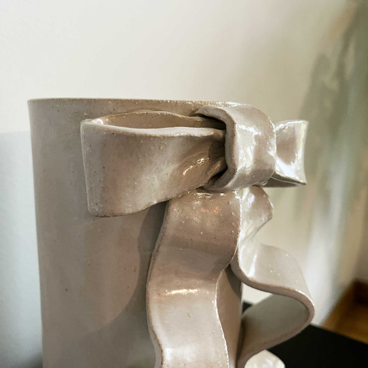 VASE RIBBON BOW SATIN WHITE