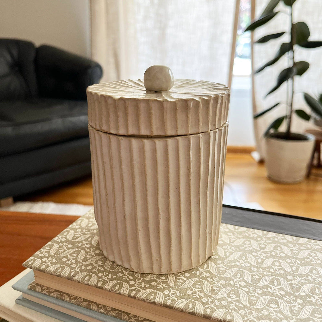 JAR RIBBED WITH LID