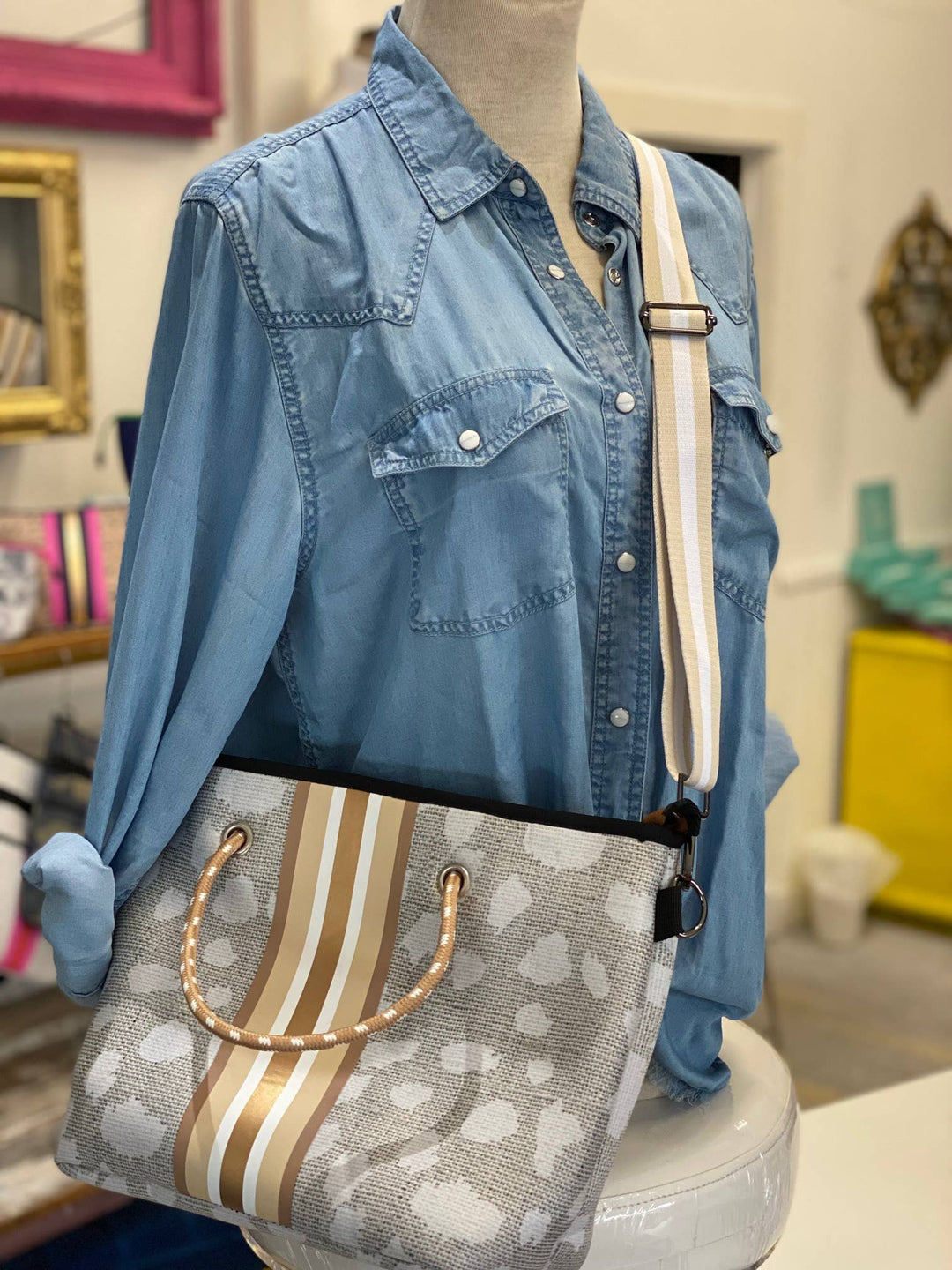 TOTE & WRISLET ANIMAL PRINT LINEN #78688