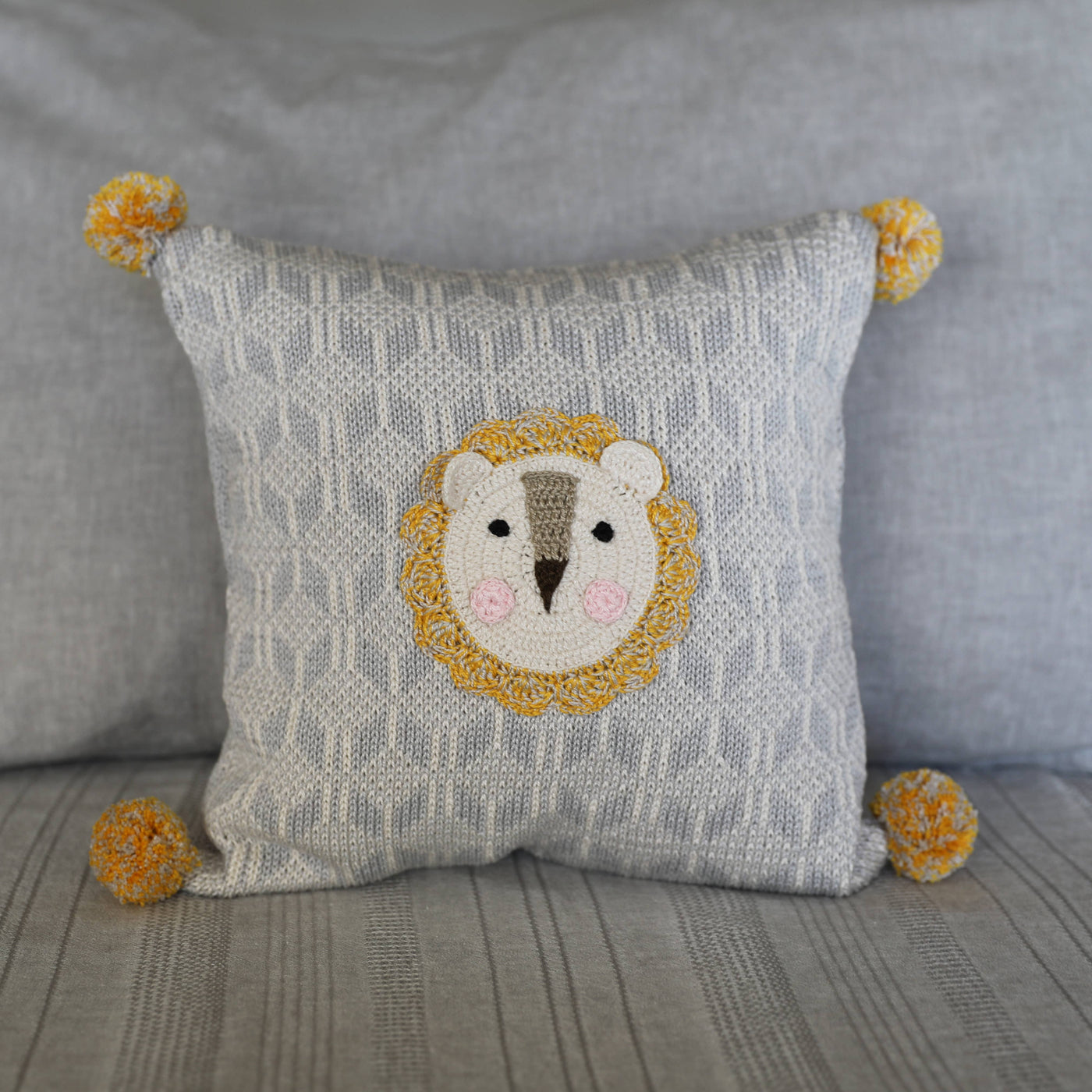 PILLOW LION