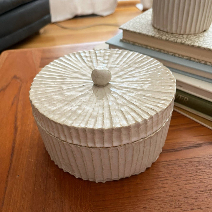 JAR RIBBED WITH LID