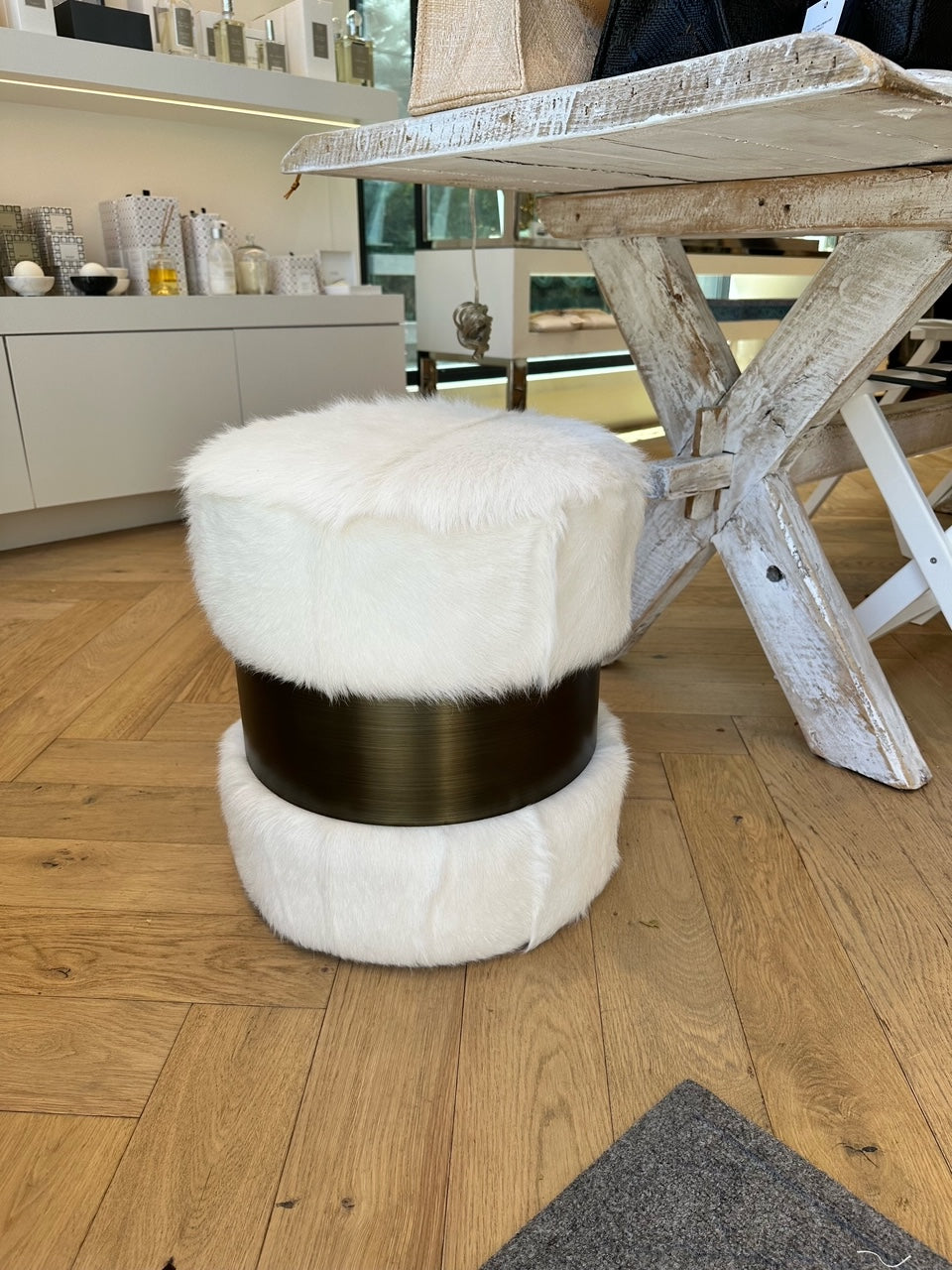 STOOL IVORY GOAT WITH BRONZE CENTER BAND