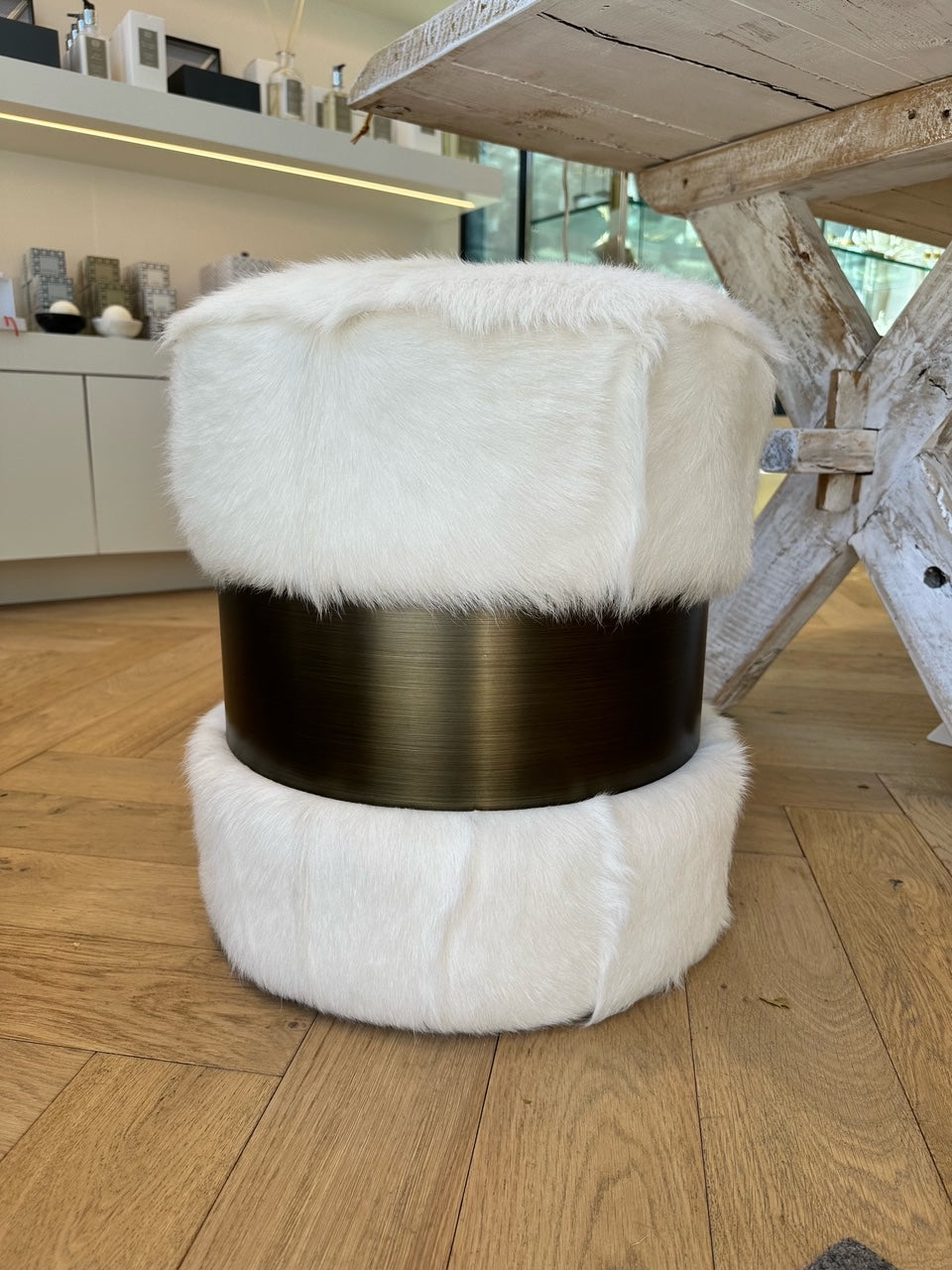 STOOL IVORY GOAT WITH BRONZE CENTER BAND #55672 (NRD)