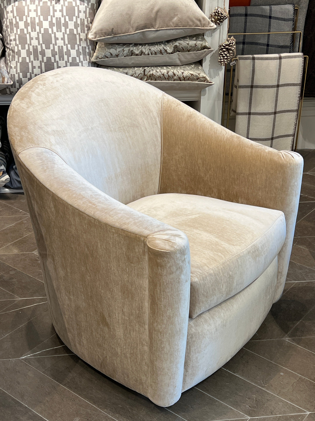 CHAIR CARTER SWIVEL IN CAMEL #77024