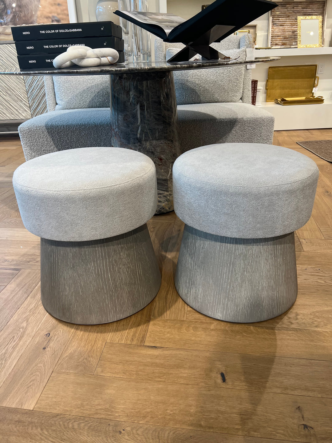 BENCH ROUND UPHOLSTERED TOP WOOD BASE #71782