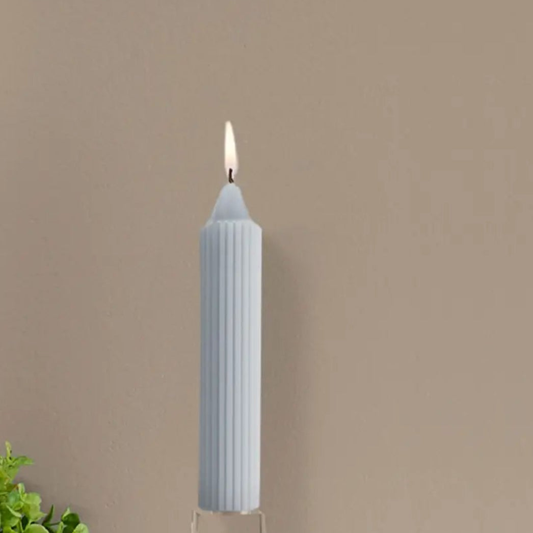 7" TAPER CANDLE RIBBED PLATINUM