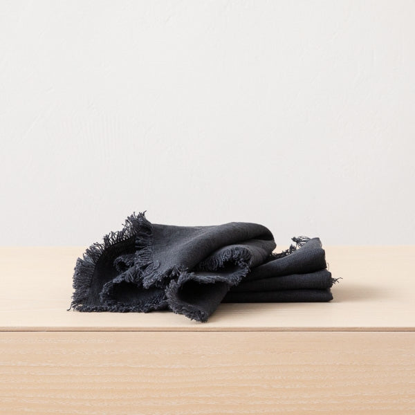 NAPKIN CHARCOAL FRINGE 20" #52367