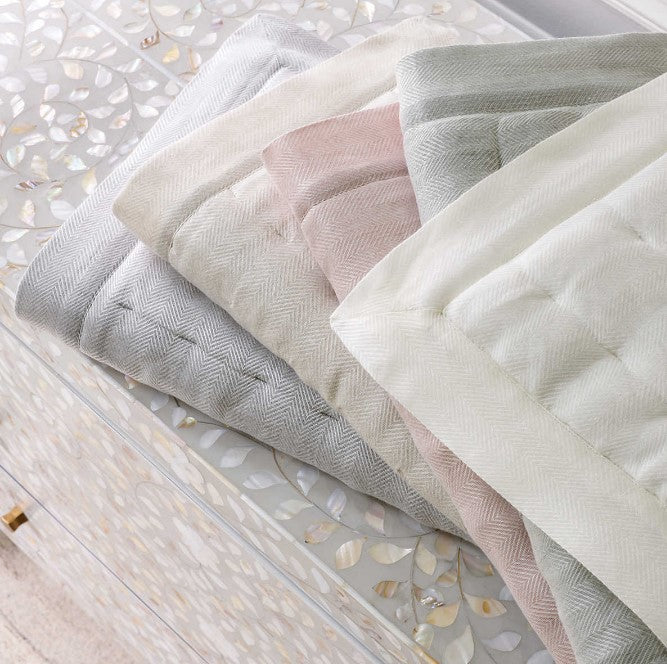 QUILT BRUSSELS NATURAL (Available in 2 Sizes)