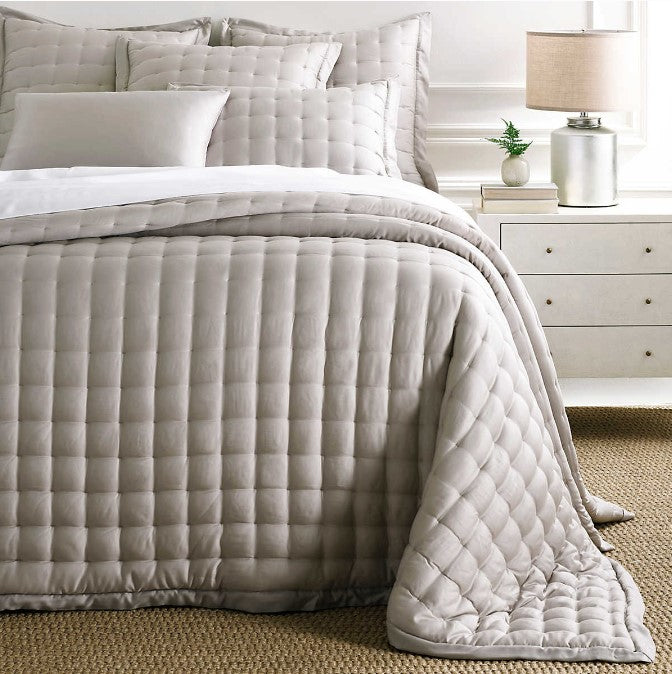COVERLET SILKEN SOLID PUFF