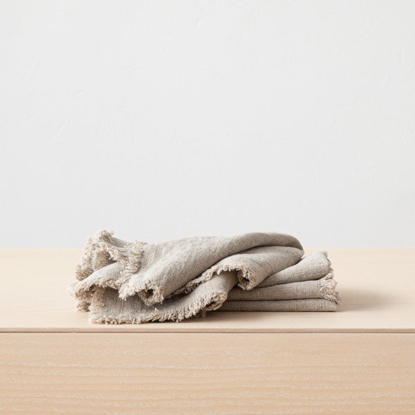 NAPKIN NATURAL FRINGE 20" #57118