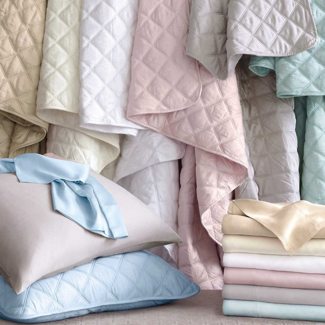 COVERLET QUITED SILKEN SOLID