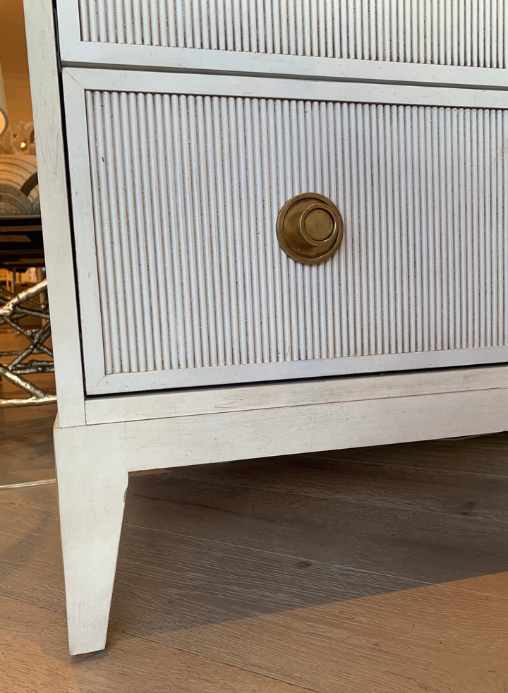 DETAILS I SIX DRAWER LOW DRESSER