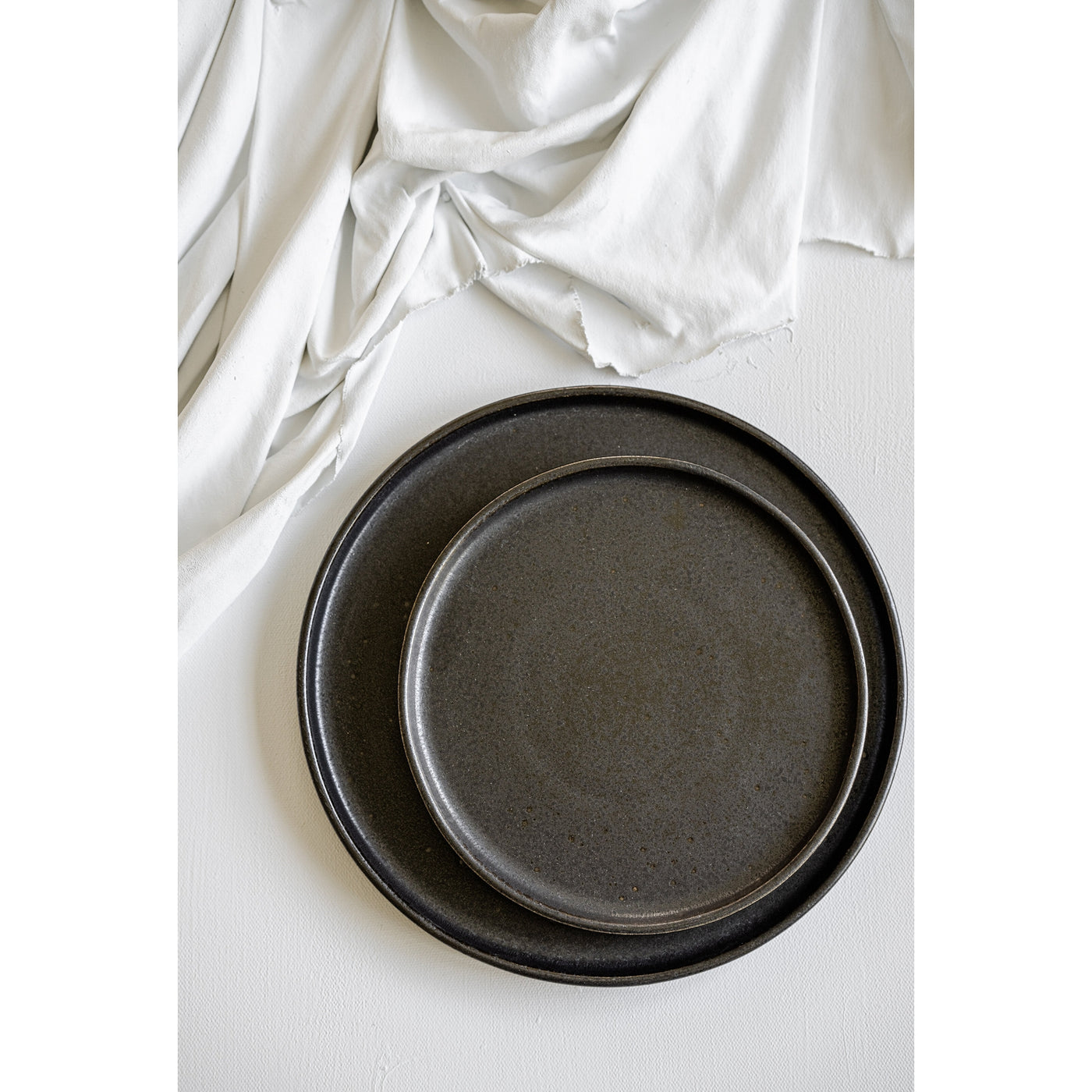 DINNER PLATE STONEWEAR BLACK