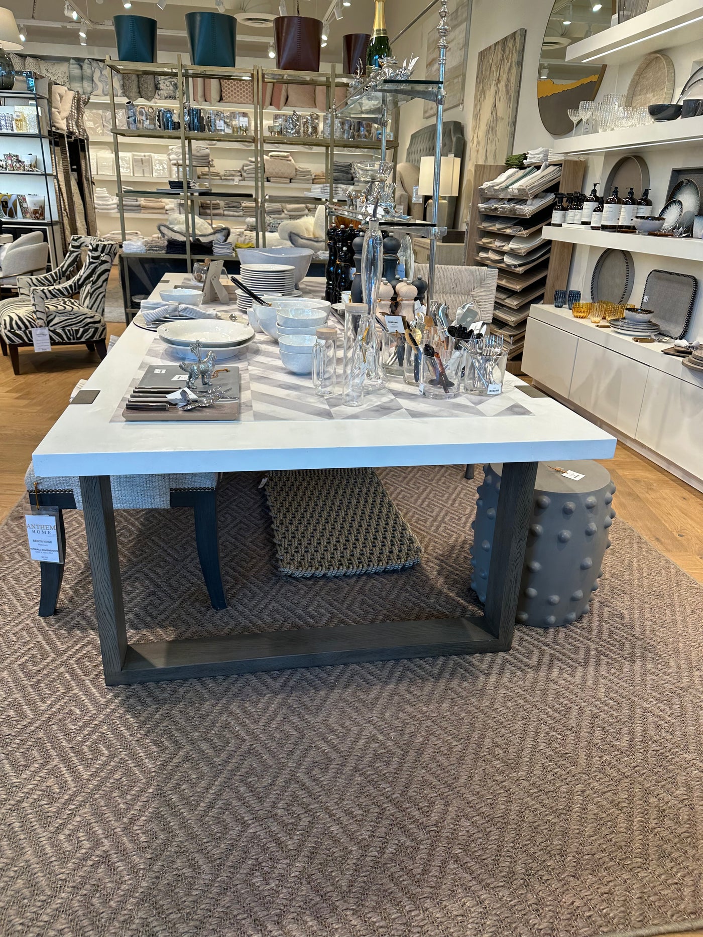 TABLE DINING WHITE TOP & GRAY BASE