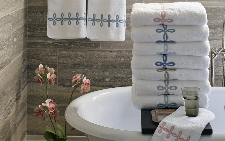 GORDIAN KNOT TOWEL COLLECTION