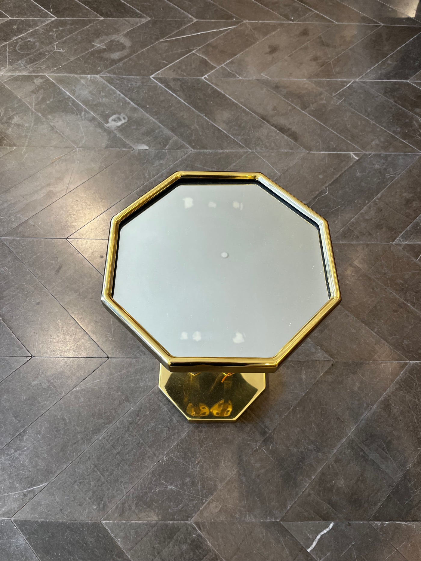 TABLE BRASS & MIRROR TOP OCTAGON