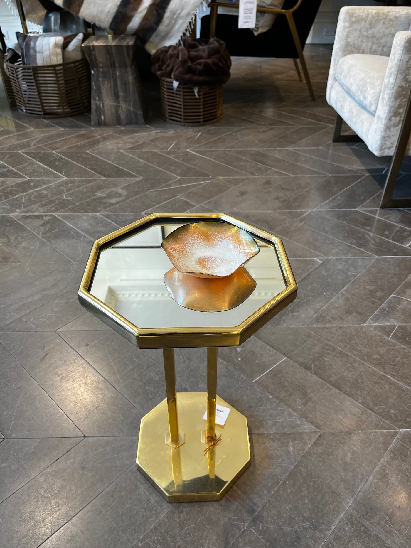 TABLE BRASS & MIRROR TOP OCTAGON