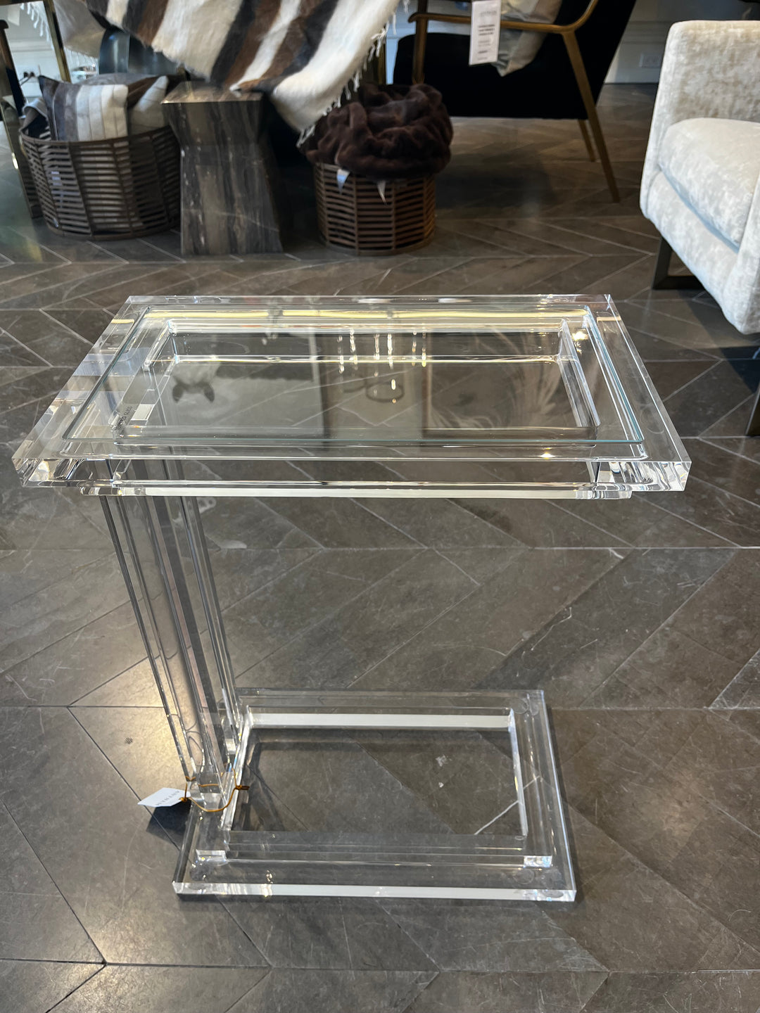 TABLE HUGGING ACRYLIC & GLASS
