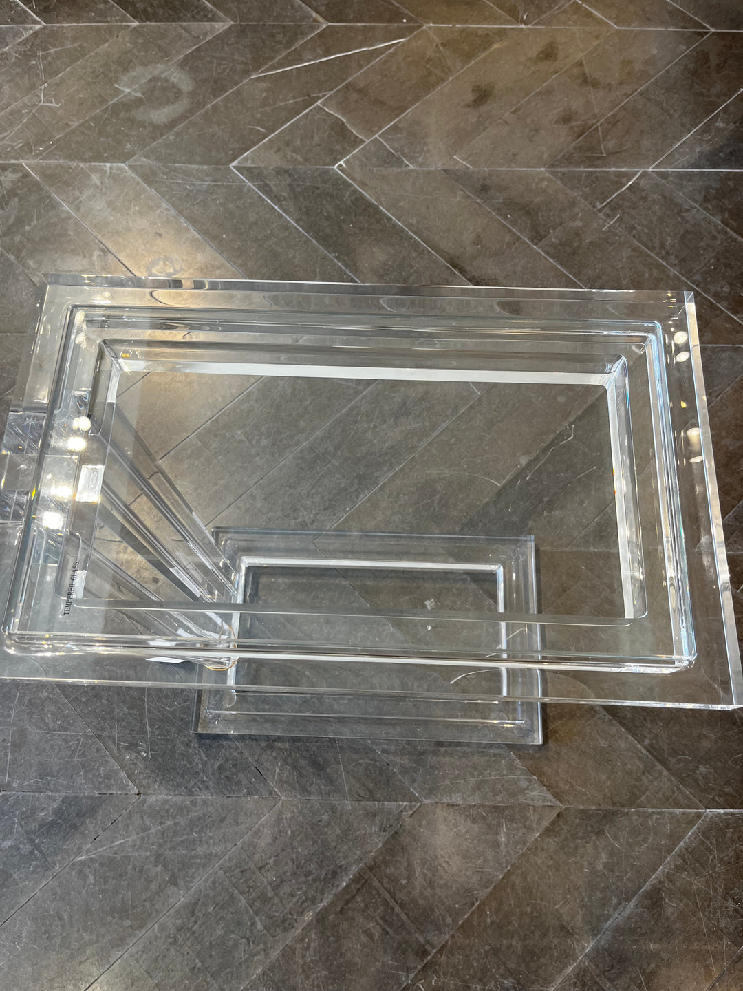 TABLE HUGGING ACRYLIC & GLASS