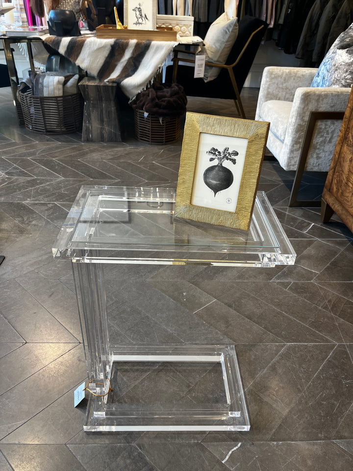 TABLE HUGGING ACRYLIC & GLASS