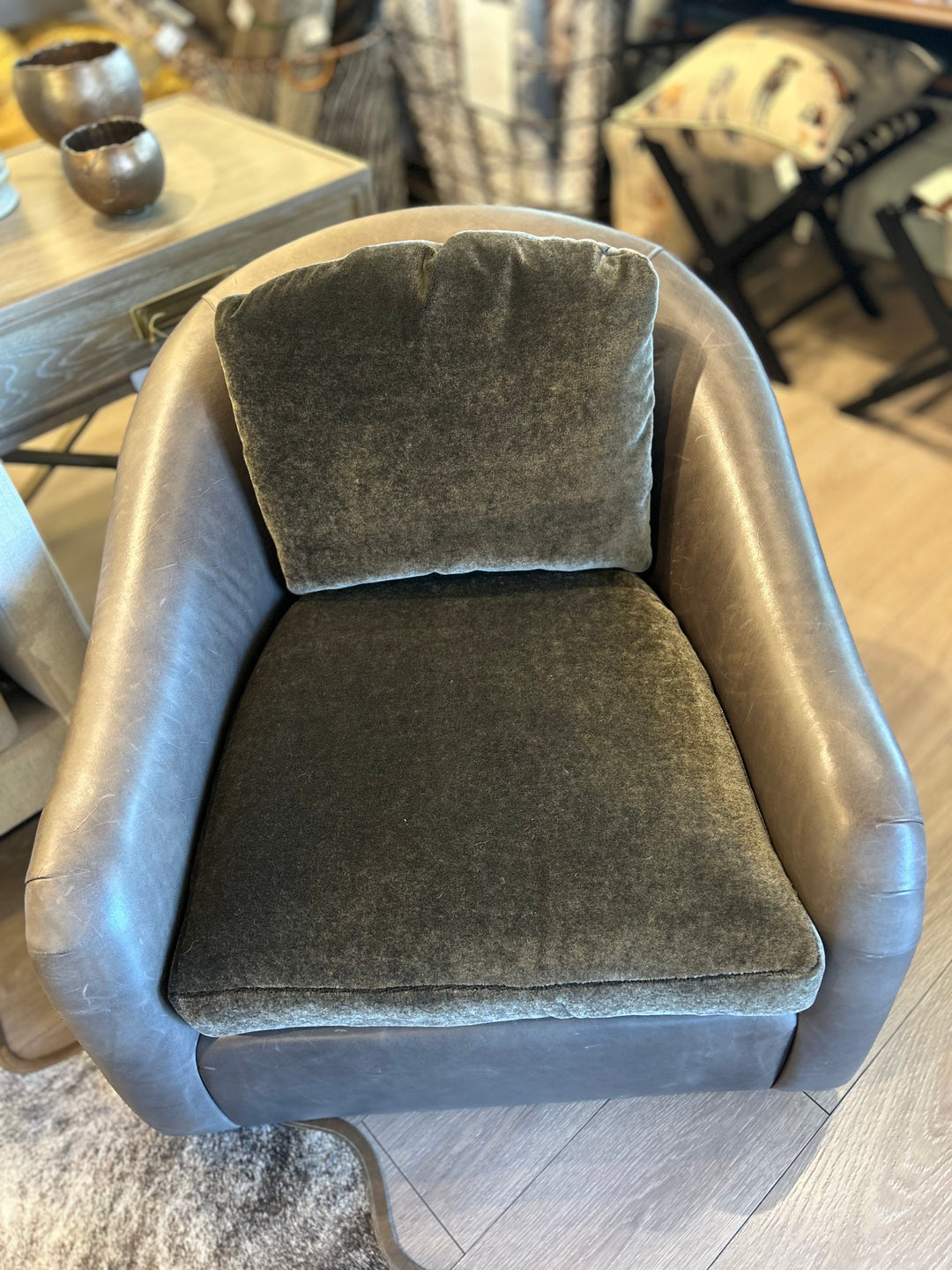 CHAIR SWIVEL LEATHER & MOHAIR CUSH #58593